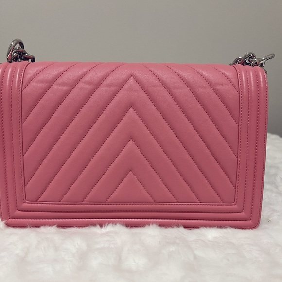 CHANEL PINK CALFSKIN NEW MEDIUM CHEVRON BOY BAG - Picture 5 of 10